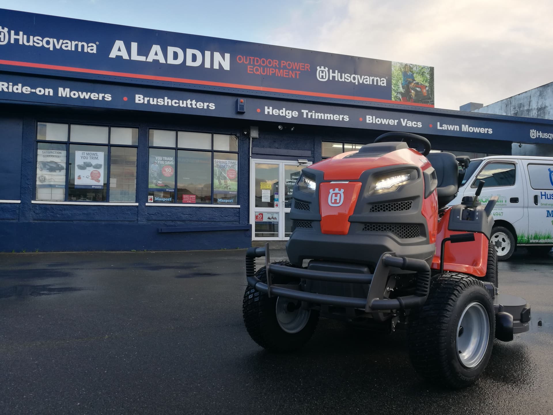 Aladdin Exterior Store Image